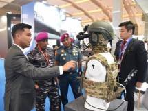 Wadan Kormar Brigjen TNI (Mar) Endi Supardi Meninjau Indo Defence 2022 Expo &Fotum;