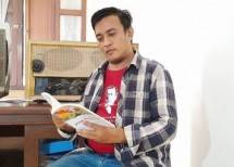 Wartawan Senior Akhmad Sekhu Luncurkan Buku Kumpulan Puisi Memo Kemanusiaan