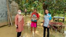 BSI Maslahat bersama PT Bank Syariah Indonesia Tbk (BSI) memberikan bantuan kepada penyintas banjir di Aceh Tamiang, Rabu 2 November 2022. Bantuan diberikan dalam bentuk makanan pokok dan makanan cepat saji. Bantuan diserahkan oleh Branch Manager BSI Kuala Simpang Cut Nyak Dien, Muhammad kepada Sekda Aceh Tamiang, Asra.
