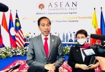 Presiden Jokowi dan Menlu Retno Marsudi