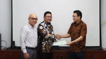Hudaya Arryanto, Managing Director Suryacipta (kiri) bersama Kurniawan Dwi Prasetyo Direktur BDx Indonesia (tengah) dan Wilson Effendy, Wakil Presiden Direktur Suryacipta (kanan)