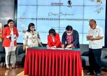 Penandatangan MoU antara President University dgn PIM (Perempuan Indonesia Maju) tentang penyediaan Beasiswa bagi putra putri terbaik secara Akademik di 10 Kota Besar