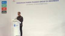 Menperin Agus Gumiwang Kartasasmita saat meresmikan pabrik PT Piaggio Indonesia di Cikarang, Jawa Barat
