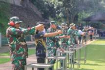 Perwira Yontankfib 1 Mar Tingkatkan Kemampuan Menembak Pistol