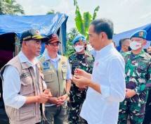 Presiden Jokowi Serahkan Bantuan Stimulan Rumah Korban Gempa Cianjur