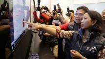 Menteri BUMN RI Rini M. Soemarno- Dirut PT Telkom Indonesia Tbk saat meninjau progres recovery layanan Satelit Telkom 1 di Telkom Integrated Operation Center Jakarta (31/8/2017) (Foto Anto).