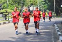 Prajurit Yonkomlek 2 Marinir Laksanakan Lari 3200 Meter