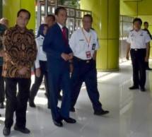 Menhub Budi Karya Sumadi dan Presiden Jokowi di Stasiun Gambir (Foto Setkab) 