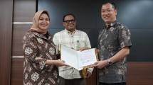 AMMAN Serahkan Bukti Keberhasilan Rehabilitasi Daerah Aliran Sungai di Lombok Timur 