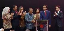 Presiden Jokowi saat menghadiri pencatatan perdana kontrak investasi kolektif di Gedung BEI Kamis (31/8). (Foto: Humas/Jay))