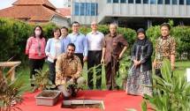 Ministry of Health Holdings (MoHH) Singapore berkunjung ke kampus Binawan.