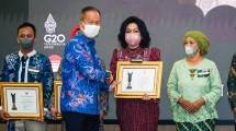 Menperin Agus Berikan Penghargaan Upakarti untuk Pahlawan IKM