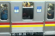 Penumpang KRL / foto-INDUSTRY.co.id