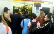Penumpang Kereta Api ( Dok INDUSTRY.co.id)