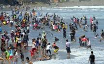Wisatawan padati Pelabuhan Ratu- foto Pojoksatu.id