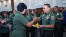 Kasad dalam peringatan HUT Kowad ke 61 di Aula Soedirman Makodam Jaya/Jayakarta, Jakarta Timur