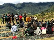 TNI dan Warga Rayakan Natal Serta Gelar Doa Bersama di Papua Pegunungan