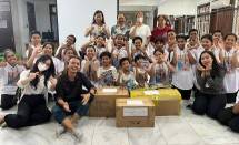 Kidz Station donasikan ribuan mainan kepada anak-anak kurang mampu.