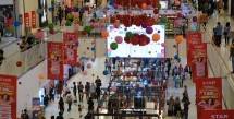 Kemeriahan perayaan Natal dan Tahun Baru di Summarecon Mall Bekasi.