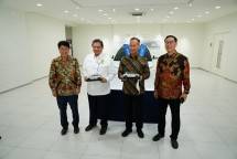 Dukung Pengembangan Electric Vehicle, Menko Airlangga Dorong Investasi Sektor Industri Otomotif