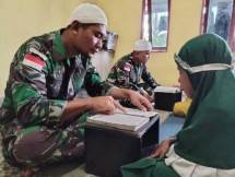 Satgas Yonarmed 1 Kostrad Tanamkan Nilai-Nilai Keagamaan Sejak Dini di Daerah Penugasan