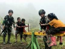 Satgas Yonif Raider 321 GT/13/1 Kostrad Pedulu Pendidikan Anak 