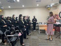 Karyawan DAP saat mendapatkan materi training body language sebagai salah satu pelatihan yang diberikan di DAP Learning Center Plaza Semanggi Lt. 3, Jakarta Selatan.