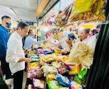 Presiden Jokowi Tinjau Aktivitas Perdagangan di Kota Pekanbaru Riau