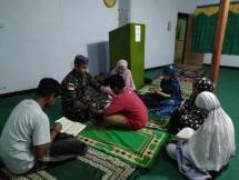 Satgas Yonif R 142 KJ Ajarkan Anak-Anak Mengaji