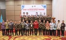 Ketua Umum PWI Pusat Melantik Basril Basyar Sebagai Ketua PWI Sumbar