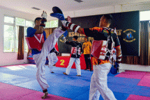 Atlet Tae Kwondo Yonif 1 Marinir Berlatih Teknik Tendangan 