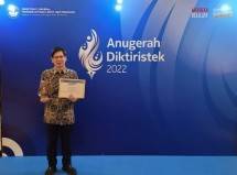 UPH Terima Anugerah Perguruan Tinggi Pelaksana ISS MKBM Terbaik Diktiristek 2022