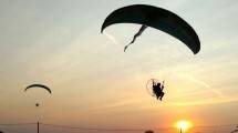 Rayakan Hari Jadi, Ngawi Raih Rekor Muri Penerbangan Paramotor Terbanyak