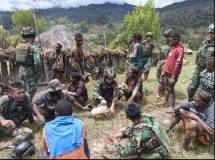 Satgas Yonif R 321/GT Ngopi Bersama Masyarakat Papua Pegununungan
