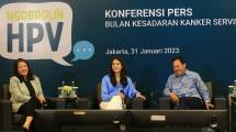 Dari kiri: Country Medical Lead MSD Indonesia dr. Mellisa Handoko Wiyono, Edukator HPV Maudy Ayunda, dan Guru Besar Konsultan Onkologi Ginekologi Prof. Dr. dr. Yudi M Hidayat, Sp.OG., Subsp. Onk., D.MAS., M.Kes.