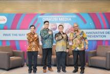 dr. Imran Pambudi, MPHM, Direktur Pencegahan dan Pengendalian Penyakit Menular, Direktorat Jenderal P2P, Kementerian Kesehatan RI, Dr. Choo Beng Goh, Head of Medical Affairs APAC, Takeda, Prof. Dr. dr. Hartono Gunardi, Sp.A(K), Dokter Spesialis Anak, Dr. dr. Sukamto Koesnoe, SpPD-KAI, FINASIM, Dokter Spesialis Penyakit Dalam.