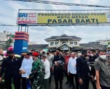 Presiden Jokowi Ajak Pimpinan Redaksi Blusukan ke Pasar di Kota Medan