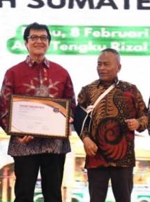 Pengusaha Rahmat Shah Diganjar Penghargaan dari PWI Pusat