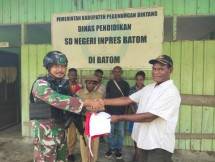 Satgas Yonif 143/TWEJ Tanamkan Kebersamaan Sejak Dini Di Wilayah Perbatasan RI