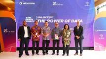 Jajaran PGI Data serta mitranya berpose dihadapan Media