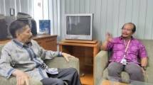 Ketua Umum IWO Jodhi Yudono (kanan) saat berbincang dengan August Parengkuan, anggota Dewan Kehormatan IWO, Rabu (6/9/2017), di Jakarta. August Parengkuan adalah wartawan senior harian Kompas dan mantan Duta Besar Indonesia untuk Italia.