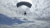 Prajurit Korps Marinir Latihan Terjun Free Fall 