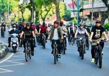 Sambil Bersepeda, Presiden Jokowi Cek Penataan Kota Medan