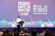 Presiden Jokowi Ajak Industri Otomotif Bergeser ke Kendaraan Listrik