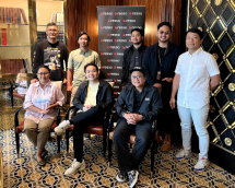 Dari kiri ke kanan: (berdiri) Gembira Agam, Mahwari Sadewa Jalutama, Christo Putra, Arlan Djoewarsa, David Karto, (duduk) Indira Rezkisari, Matthew Tanaya, Wendi Putranto