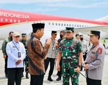 Presiden Jokowi bersama Panglima TNI dan Kapolri