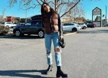 Gaya Maudy Ayunda dengan sepatu boot koleksi dari Stuart Weitzman.