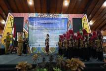 Bunda Literasi Banjarnegara Dan 20 Bunda LIterasi Kecamatan dikukuhkan dalam Festival Literasi Banjarnegara.