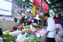 Presiden Jokowi Cek Harga Bahan Pangan di Pasar Tenguyun Kota Tarakan