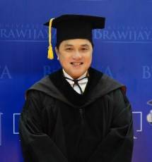 Menteri BUMN Erick Thohir Gelar Doktor Kehormatan Bidang Manajemen Strategis 